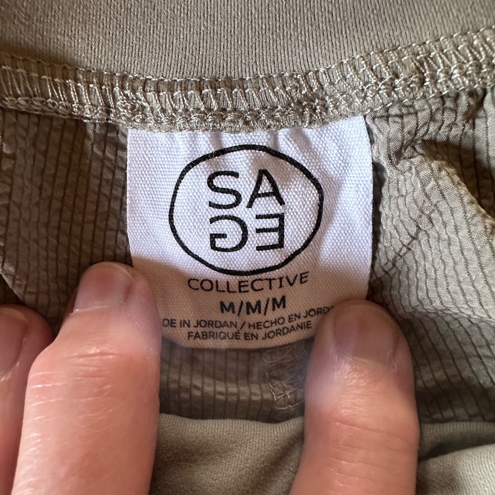 Women's Cropped Cargo Ankle Pants in Sage green - Picture 4 of 5
